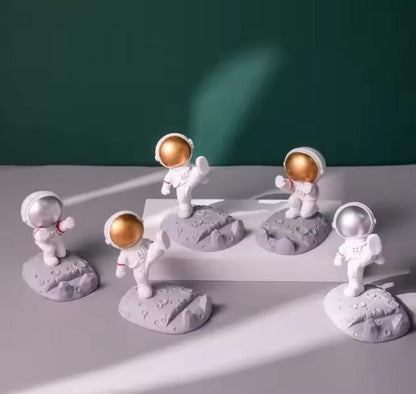 Circuit Pulse Astronaut Mobile Stand – Cute Resin Phone Holder