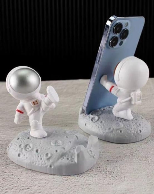 Circuit Pulse Astronaut Mobile Stand – Cute Resin Phone Holder